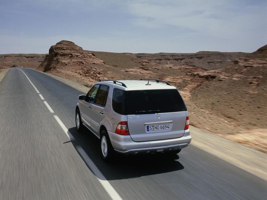  Mercedes-Benz ML500 2001 года  (фото 9 из 17)